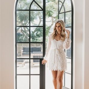 Elegant White Lace Wedding Robe